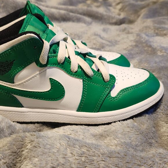 Jordan 1's Mid - Picture 3 of 4